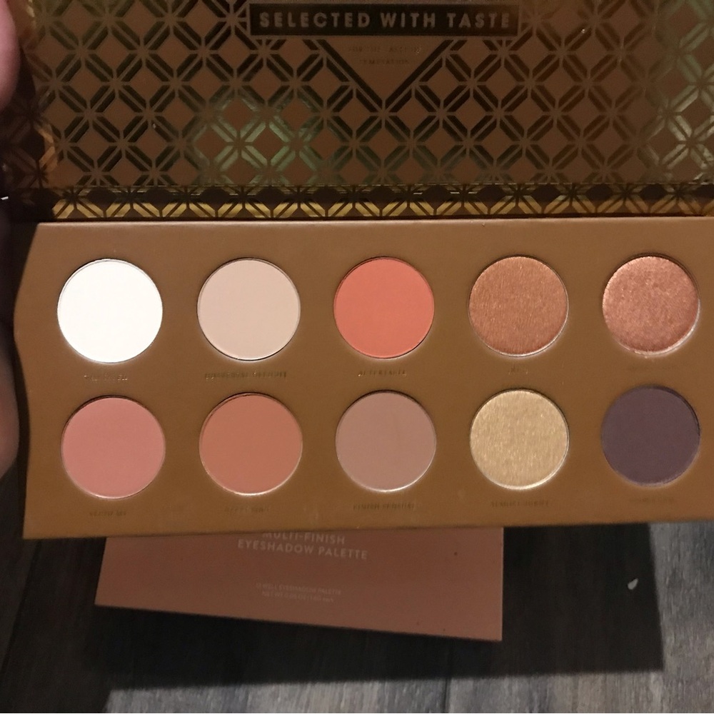 Brand new never touched Zoeva Carmel eyeshadow pallet